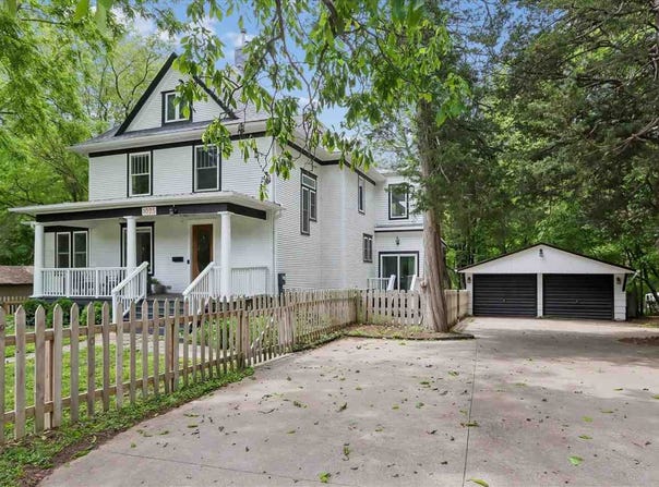1025 N Summit St, IowaCity, IA 52245