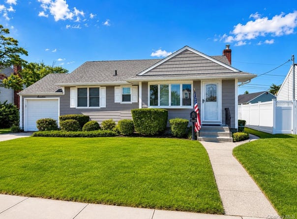 7 Crown Street, Hicksville, NY 11801