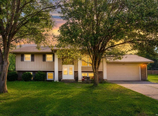 4300 Pine Drive, Newburgh, IN 47630