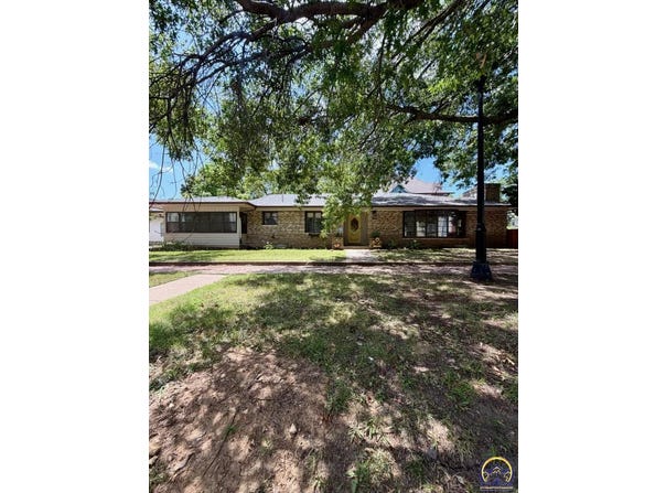 1503 SW Washburn AVE, Topeka, KS 66604