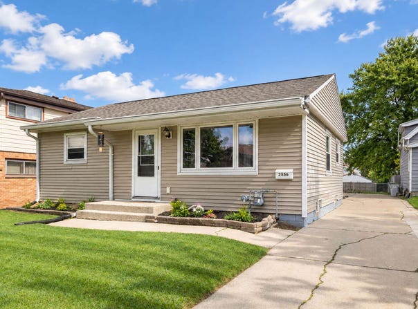2556 S 69th St, Milwaukee, WI 53219