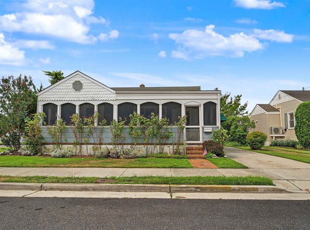 200 N Argyle Ave, Margate, NJ 08402