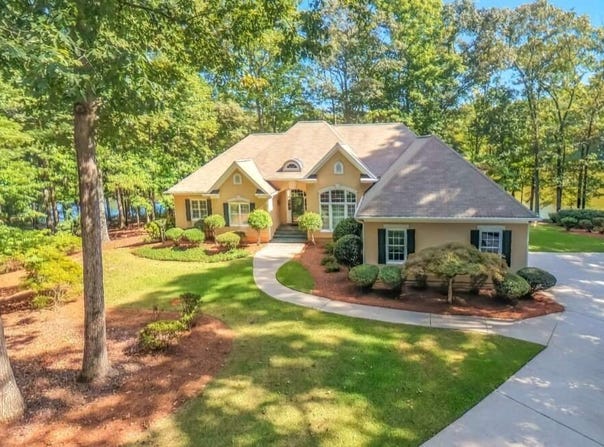 320 Laurel Lakes Drive, Carrollton, GA 30116