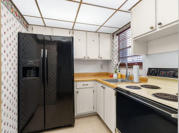 2525 W GOLF Boulevard, Pompano Beach, FL 33064