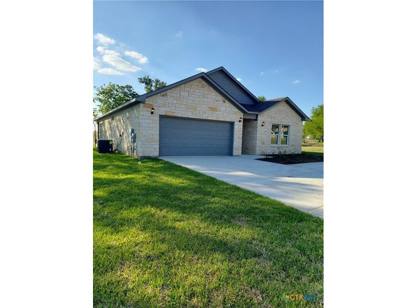121 Spanish Oak Trail, Cameron, TX 76520
