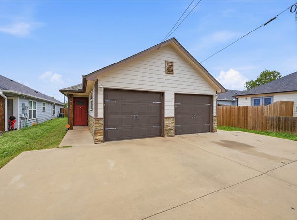 615-617 E Carter Street, Sherman, TX 75090