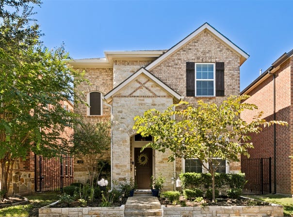218 Buckingham Avenue, Euless, TX 76040