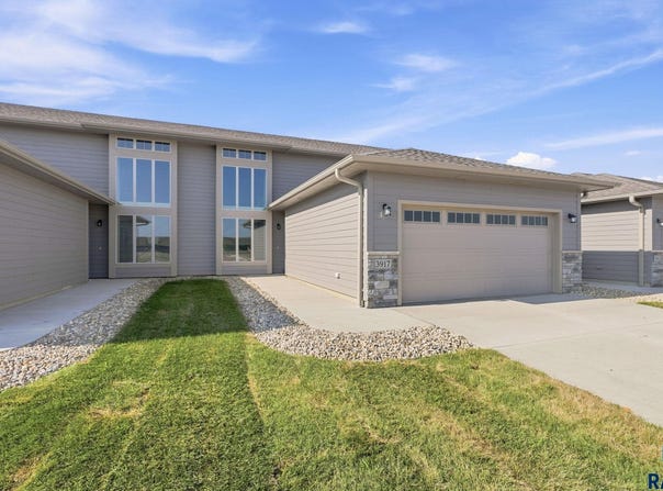 3917 E Iron Bridge Pl, Sioux Falls, SD 57108