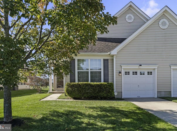 37 E DEHART Avenue, CLAYTON, NJ 08312
