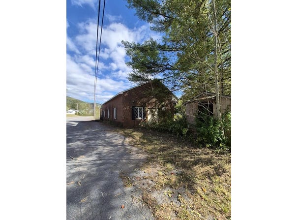 6718 Midland Trail, HINES, WV 25958