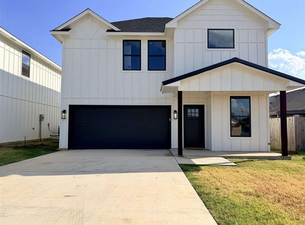 306 6th St, Elgin, OK