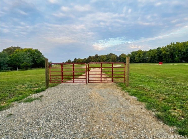N Farm Rd 11, MO 65604