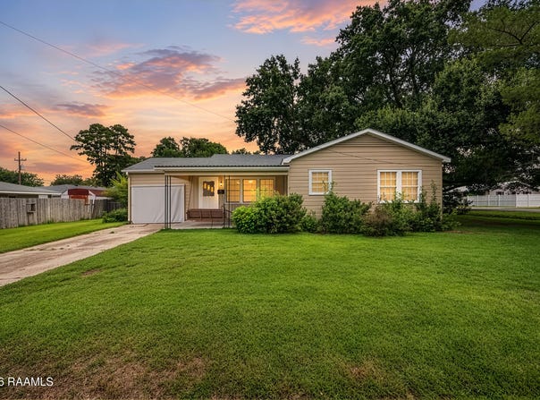 111 E Henry Street, Rayne, LA 70578