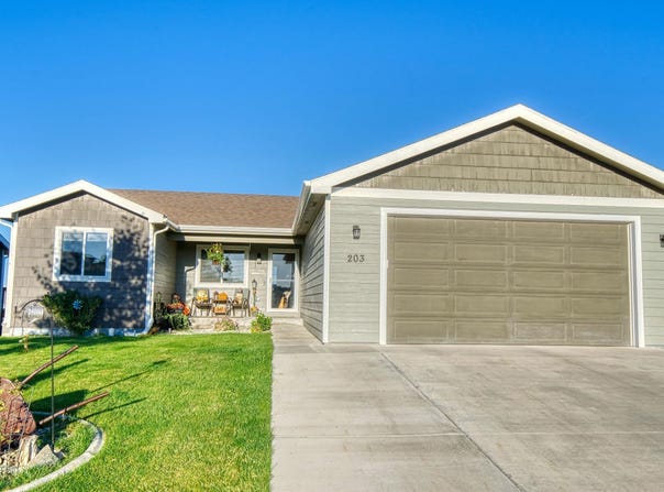 203 College Park Cir, Gillette, WY 82718