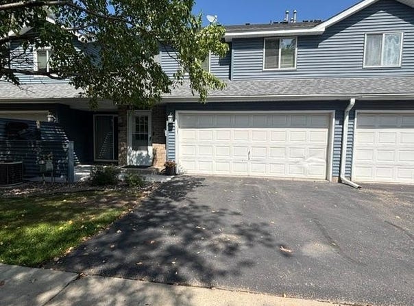 4856 Helena Lane N, Oakdale, MN 55128