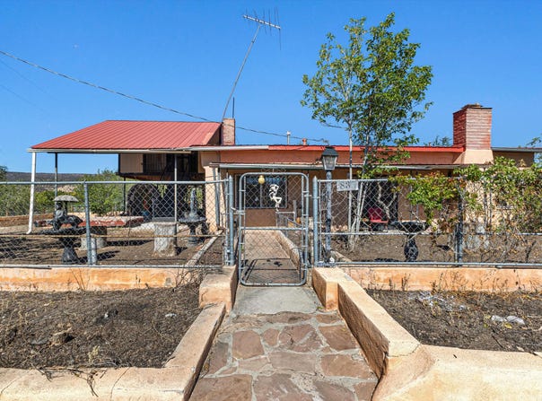835 County Rd 41, Velarde, NM 87582