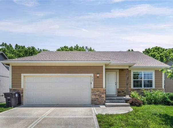 717 Samantha Lane, Belton, MO 64012