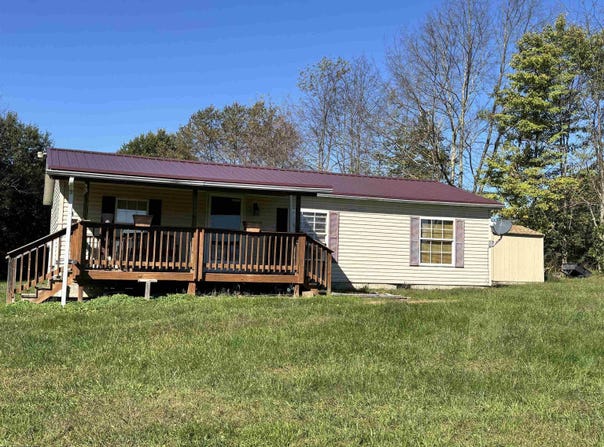 142 Mountain View Lane, Philippi, WV 26416