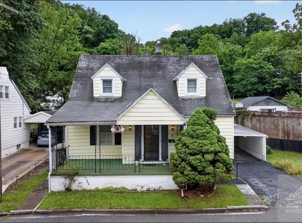 99 Reynolds Ave, BLUEFIELD, VA 24605