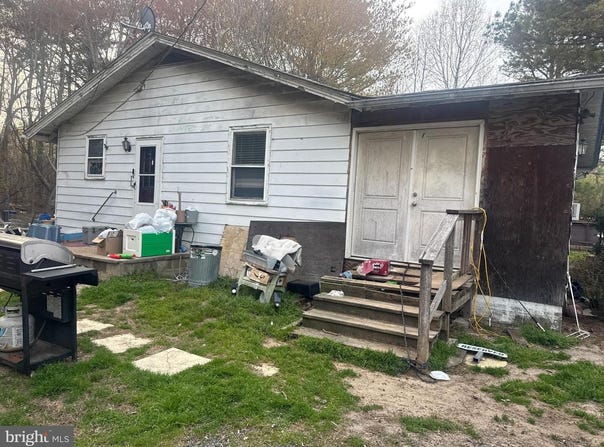 1059 REGENT RD, TOPPING, VA 23169