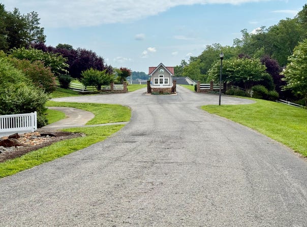 3A Emerald Bay Dr, Moneta, VA 24121
