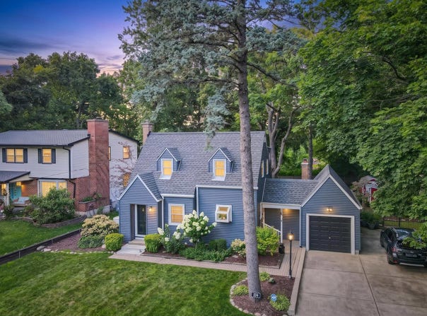 834 Forest Avenue, Elgin, IL 60120