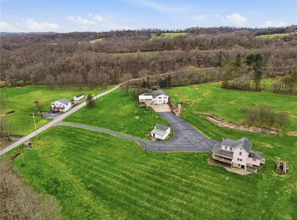 20 Walker Rd, Jefferson Twp, PA 15021
