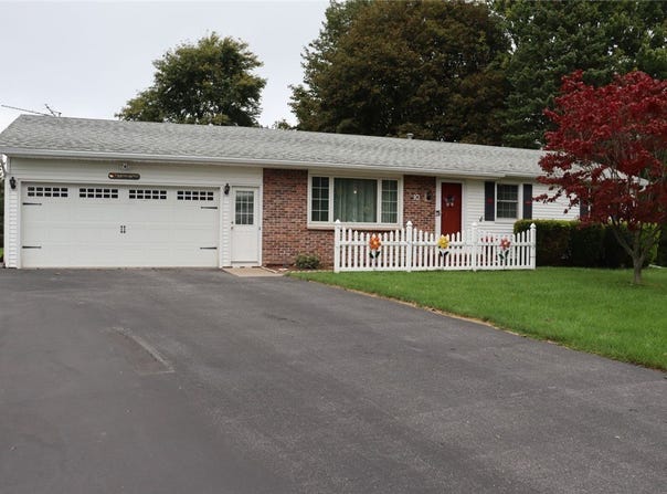 10 Cold Spring Circle, Rochester, NY 14624