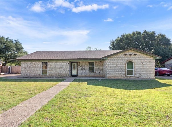 332 Bowie Lane, Hewitt, TX 76643