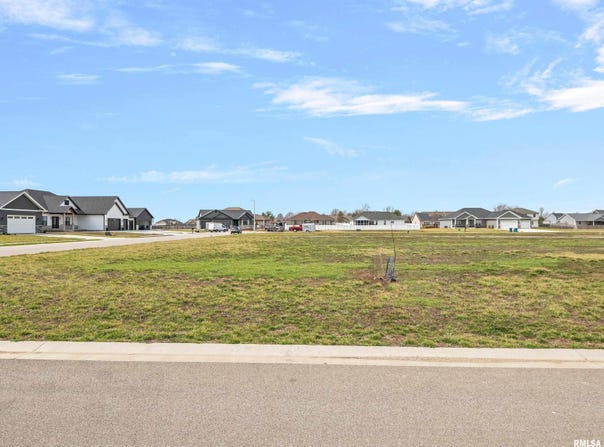 421 Manor Hill Drive, Chatham, IL 62629