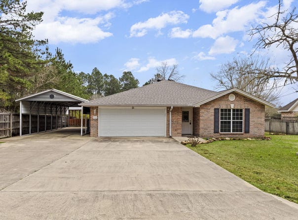 311 Peppertree, Village Mills, TX 77663
