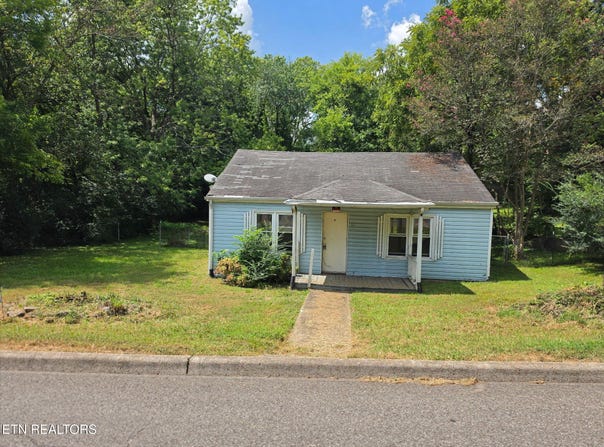 1602 N Jackson St, Athens, TN 37303