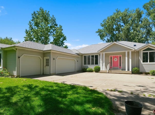 1817 Deer Trail, Warsaw, IN 46580-2104