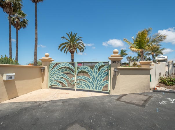 833 W Highland Drive, Camarillo, CA 93010