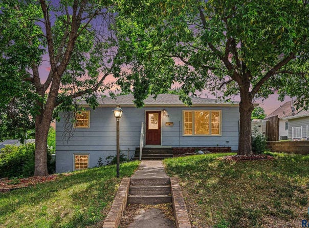 2002 Cedar St, Yankton, SD 57078