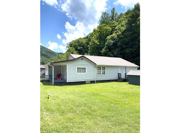 25 W Back St., McDowell, KY 41647