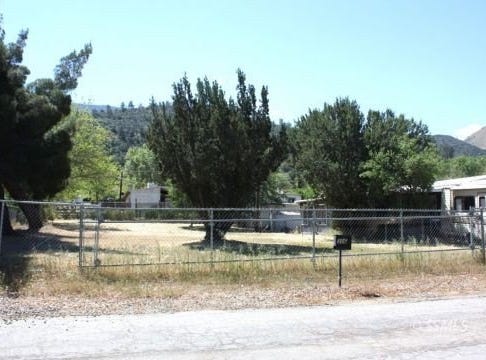 306 Pioneer Pl, Bodfish, CA 93205