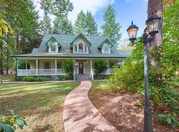306 White Oak Drive, Cave Junction, OR 97523