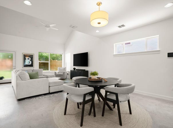 5616 S 1st St, Austin, TX 78745