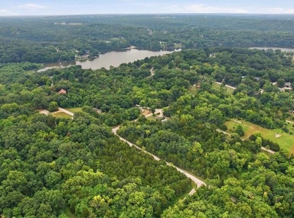 Mark Drive, Crystal Lakes, MO 64024