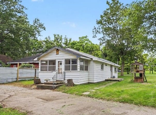 210 N 16th Street N, Springfield, MI 49037
