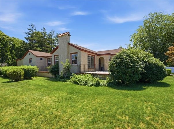 247 W Main Road, Middletown, RI 02842