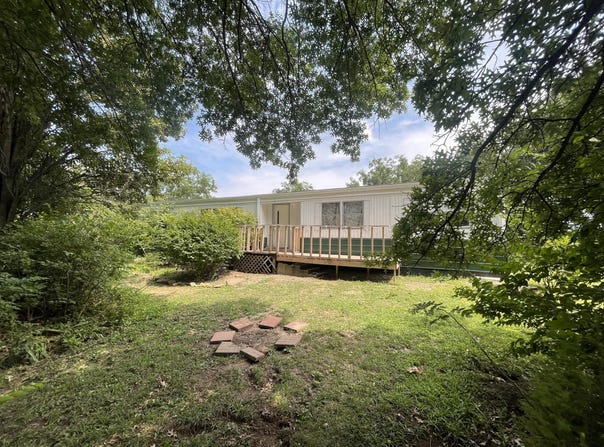 38763 Salisbury Rd., Salisbury, MO 65281