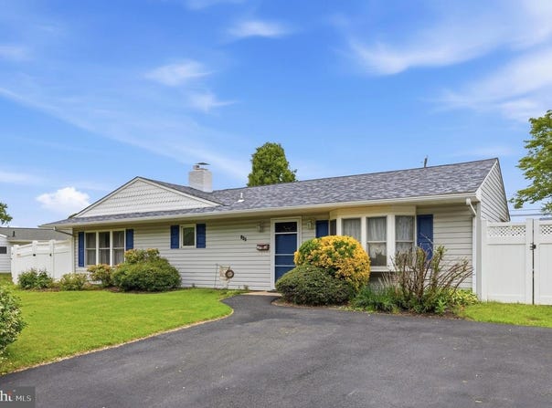 442 LAKESIDE DR, LEVITTOWN, PA 19054