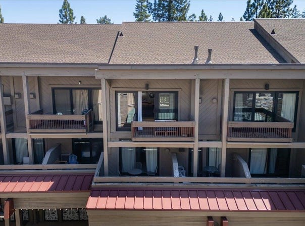 2000 N Village Drive, Truckee, CA 96161