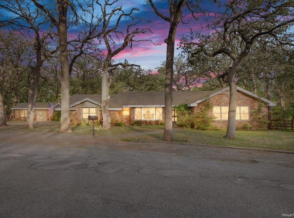 303 Navajo Trail, Hamilton, TX 76531