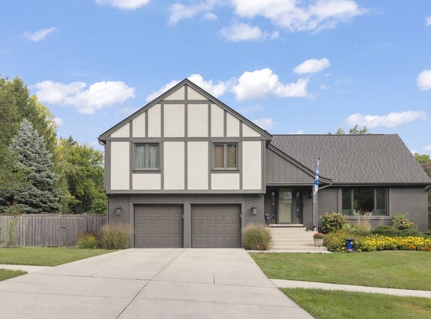 850 Glen Crest Drive, Glen Ellyn, IL 60137
