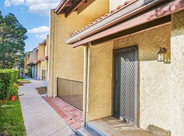 7718 Via Napoli, Burbank, CA 91504