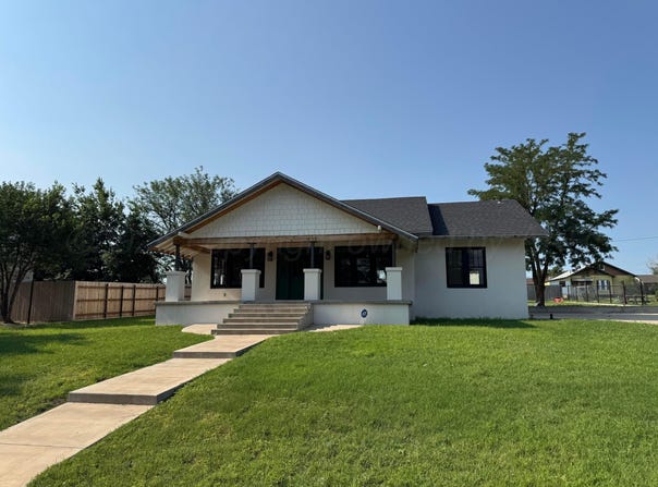 906 E Cheyenne Avenue, Canadian, TX 79014