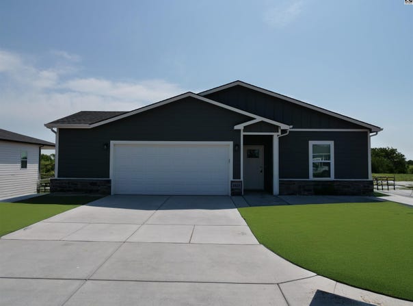 1025 Spring Creek Rd, McPherson, KS 67460